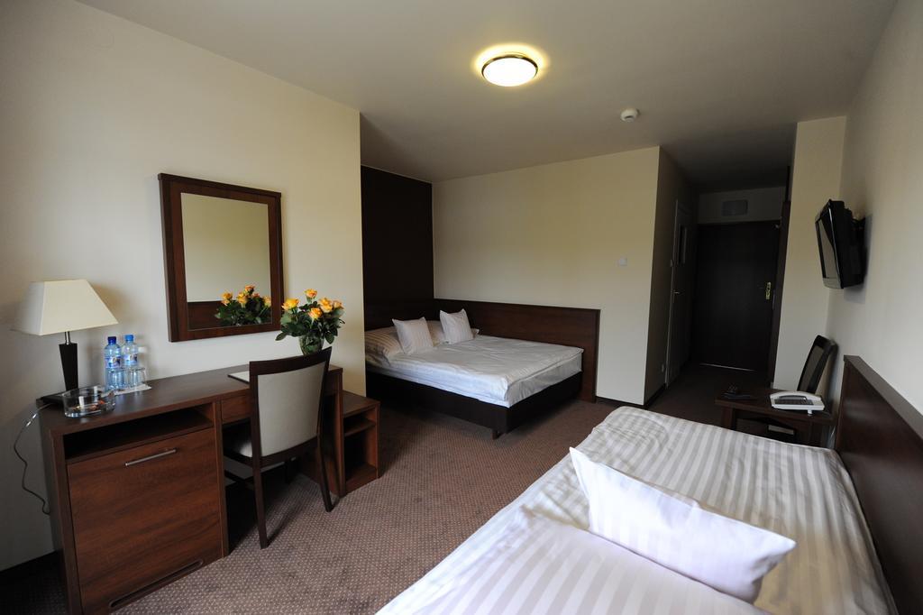 Hotel Kormoran Mierki 外观 照片